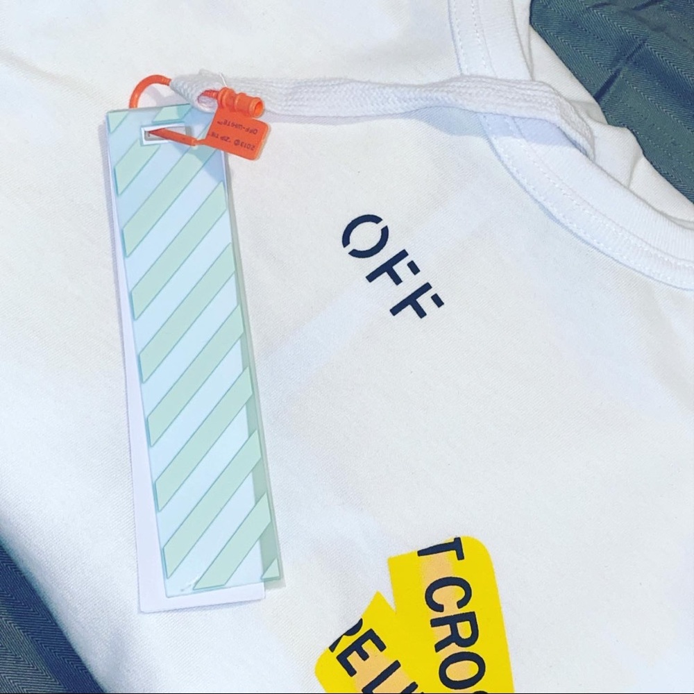 OFF-WHITE TEE